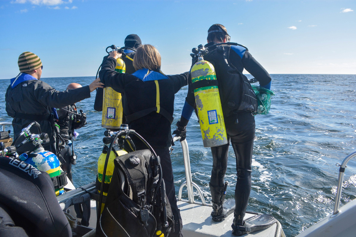resized Divers-at-the-rail_Hydrophone-Deployment_9Dec15_AScott_GRNMS-scaled